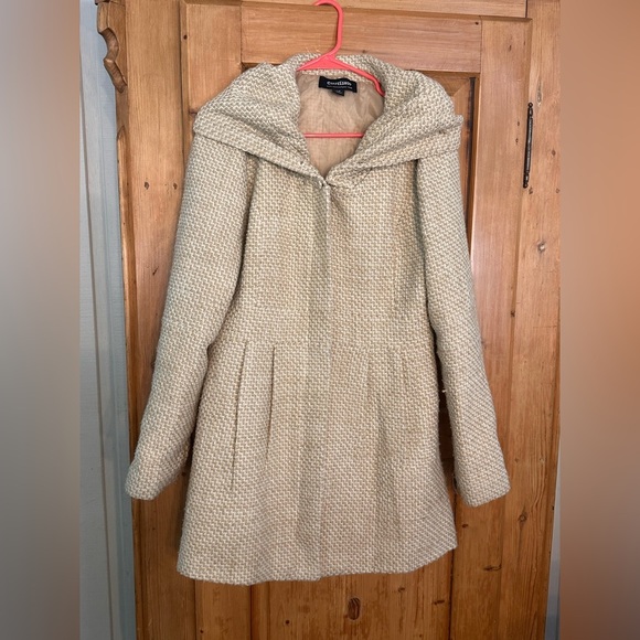 CoffeeShop Jackets & Blazers - Coffeeshop Brand Tan & Cream Knit Fitted Coat Size Large w/Hood.